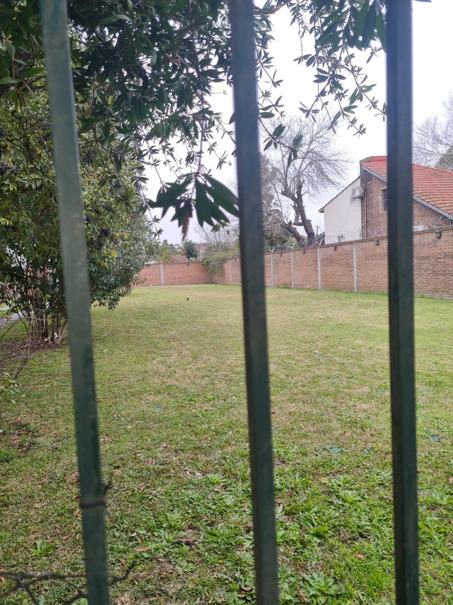 Terreno céntrico en Monte Grande con Galpón