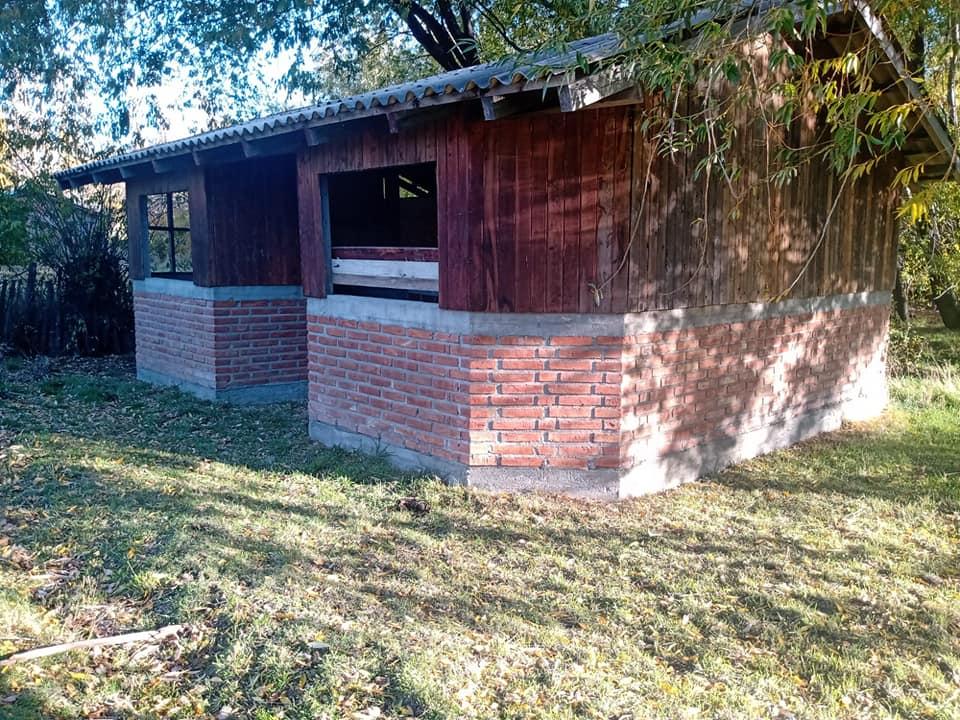 Terreno con Casa a terminar Camino al Lago