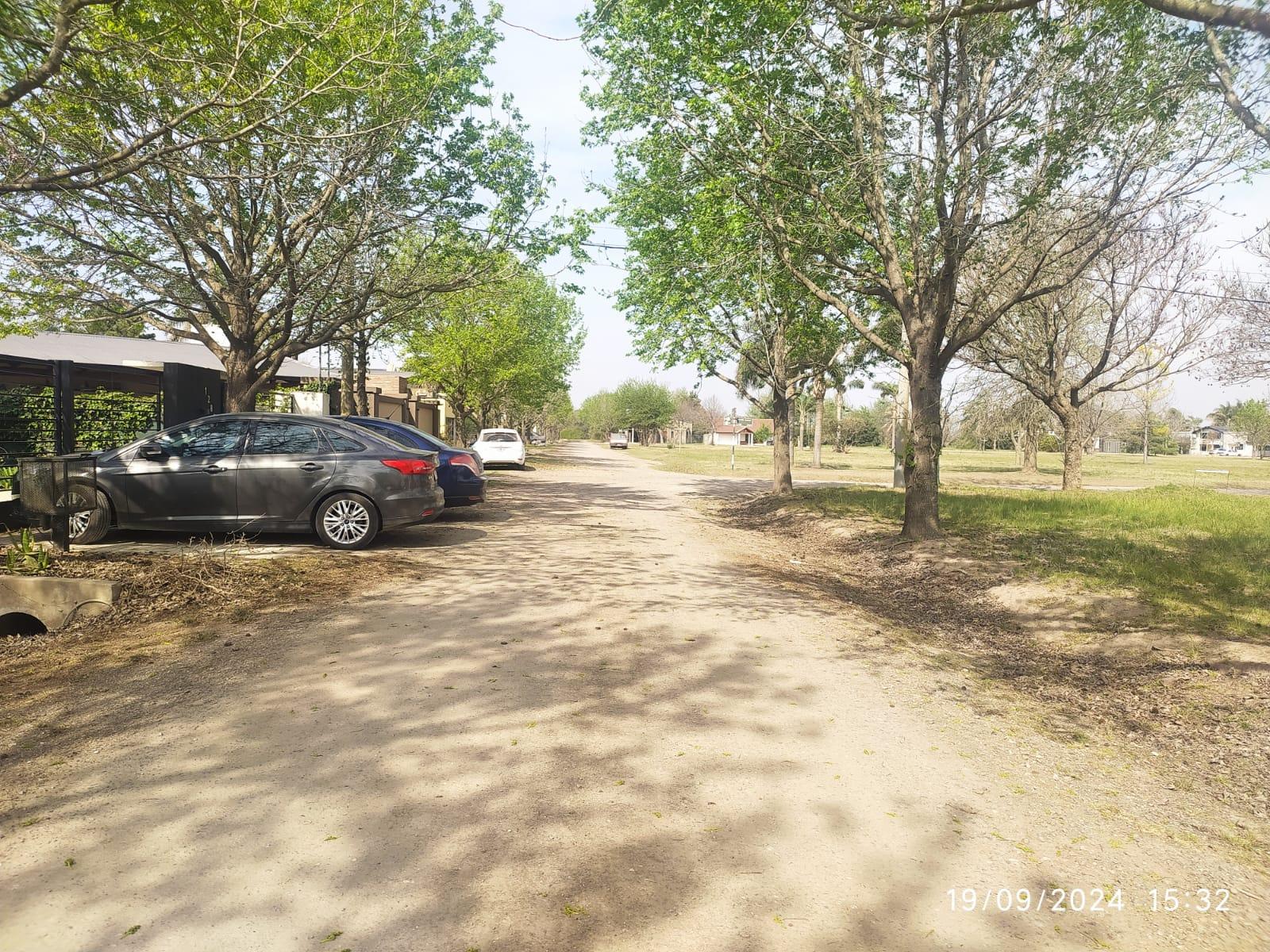 Terreno en el barrio Plaza Grande situado al sur-este de la ciudad , el barrio cuenta con un SUM con capacidad para 150 personas, pileta, quinchos , asadores, canchas de futbol, basquet tenis y voley