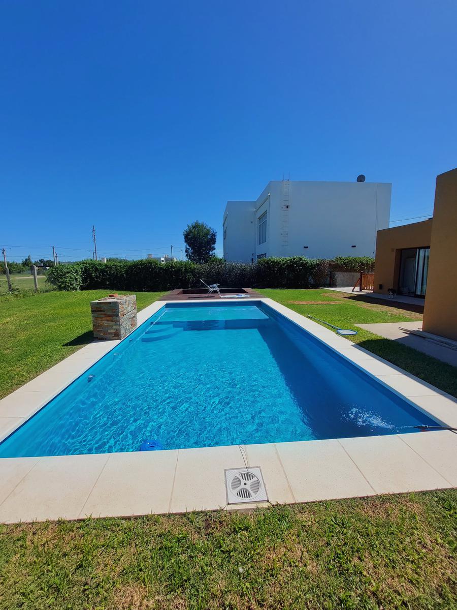 VENTA - Casa 2 dormitorios El Molino Roldan - Piscina