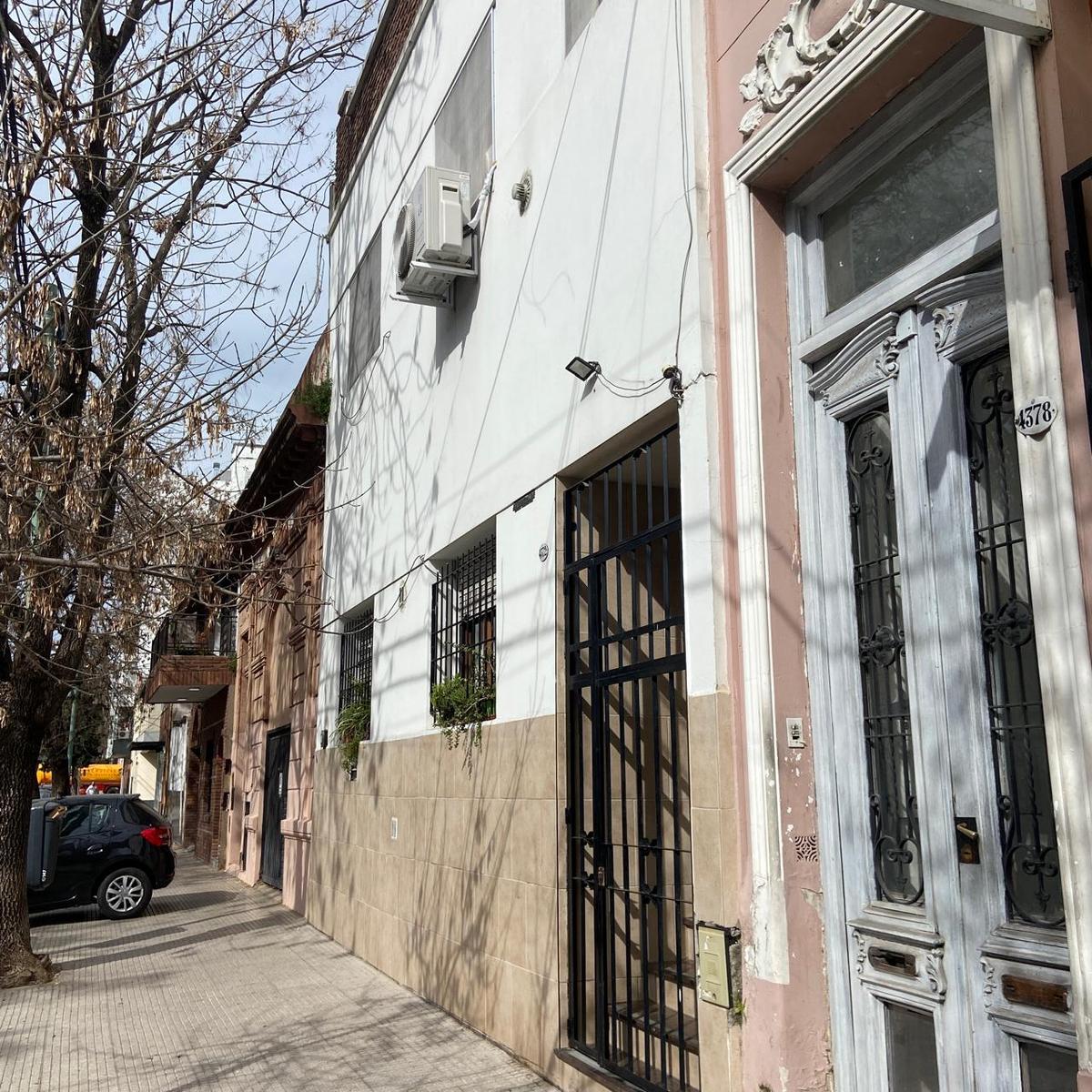 PH de 3 amb - venta en  Almagro - 1er piso x escalera - bajas expensas - Apto Crédito