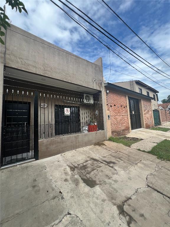 Venta En Block (1 Local, 1 PH, 3 Deptos., 1 Galpón y 1 Duplex). Oportunidad