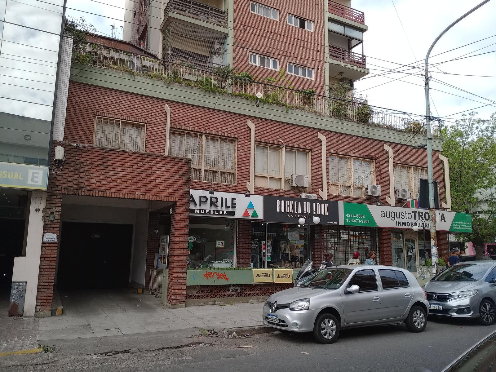 COCHERA EN PLENO CENTRO DE QUILMES