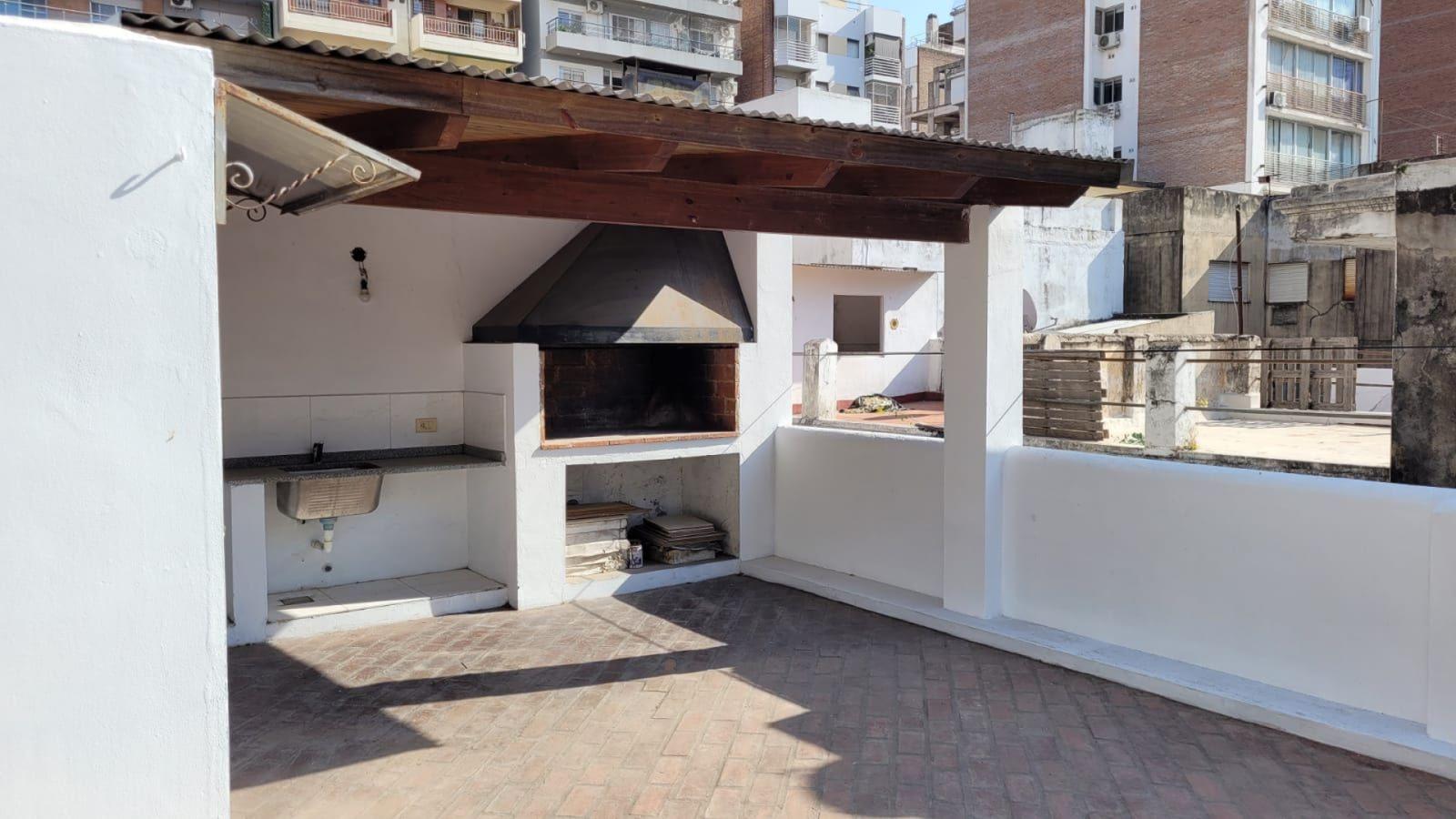 Casa de pasillo NO PH en  venta 2 dormitorios con terraza exclusiva en  Rosario