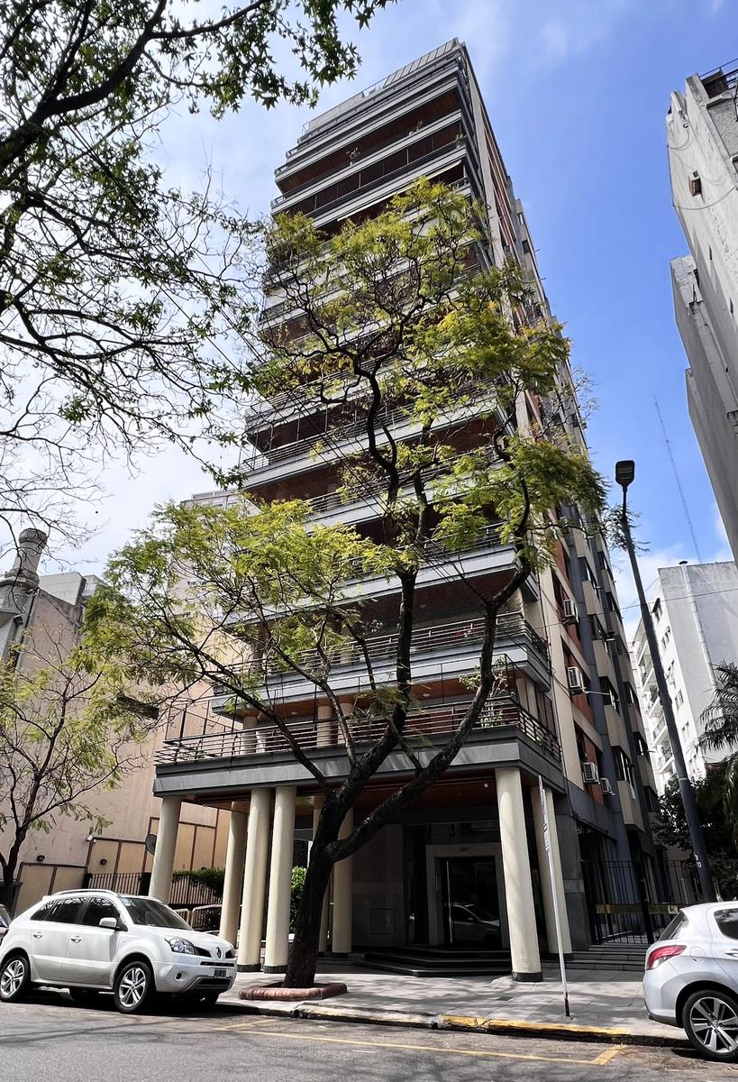 Departamento en venta de 4 ambientes en Recoleta  con cochera