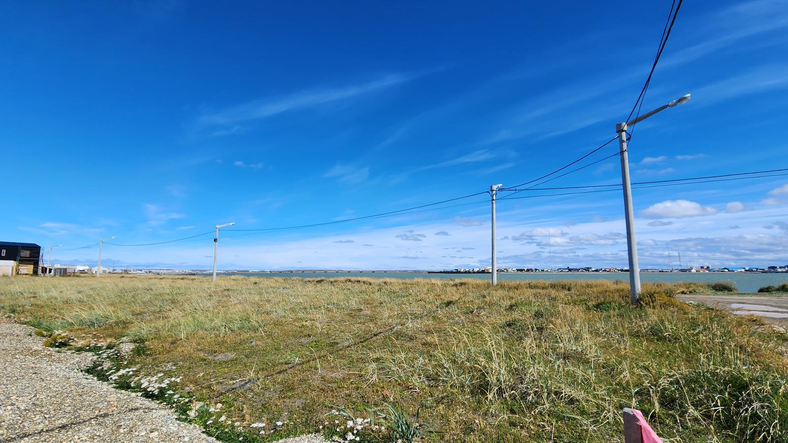 Terreno frente al río en  VENTA