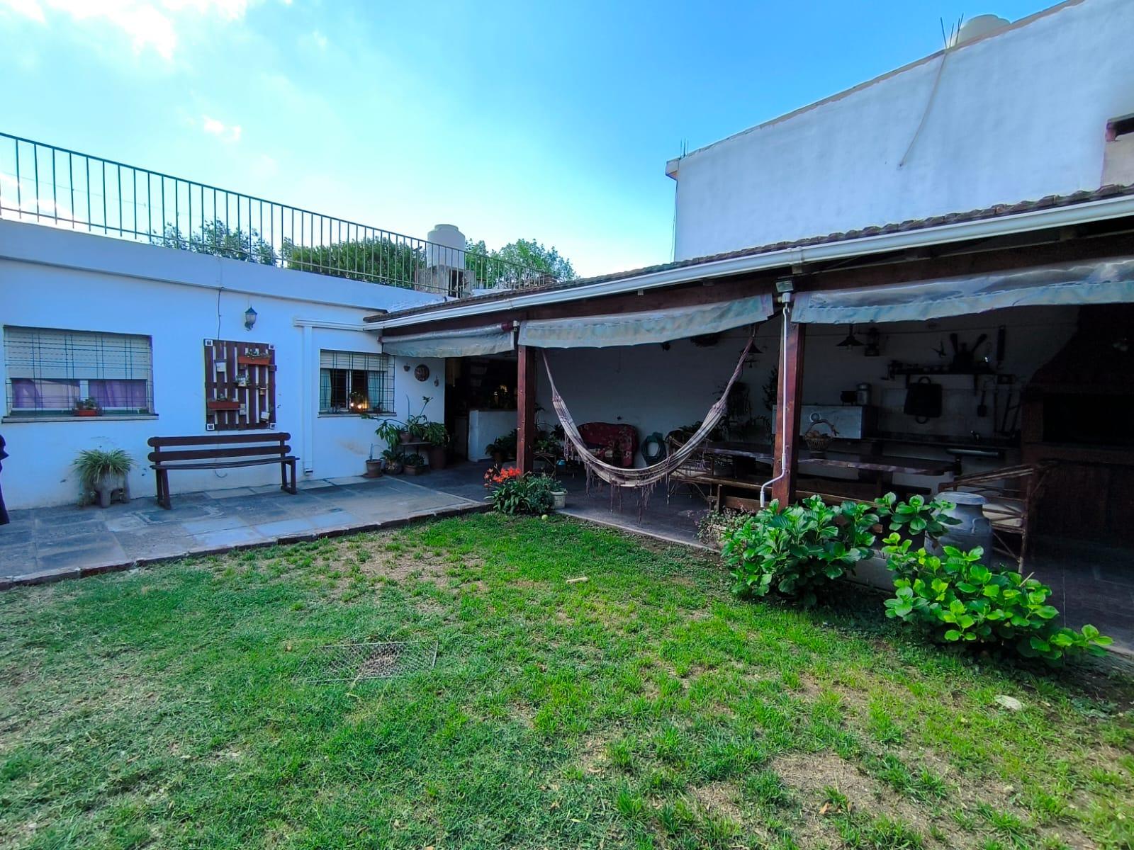 Casa en  Venta tres dormitorios en Barrio Los Paraísos