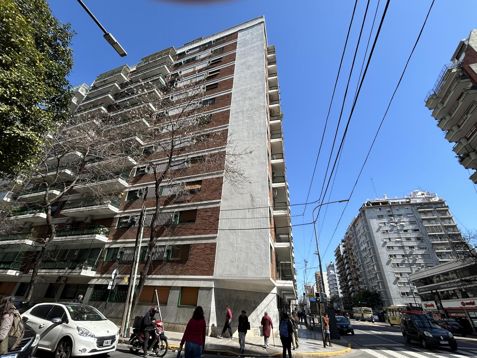 Departamento en  Caballito -3 amb con dependencia de servicio. - Av. Rivadavia y Puan - Estación de subte A