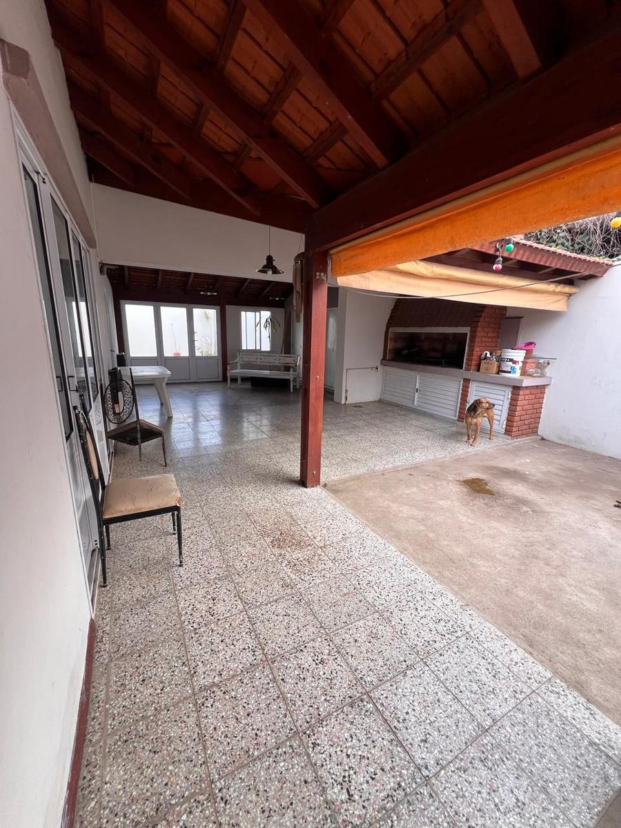 Venta de Casa con Excelente Ubicación en Barrio Roca