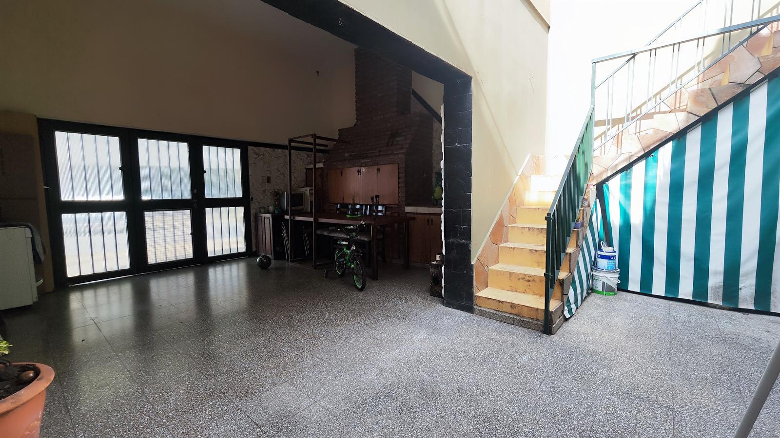 Venta Casa 2 dormitorios 2 baños Cochera Parrillero