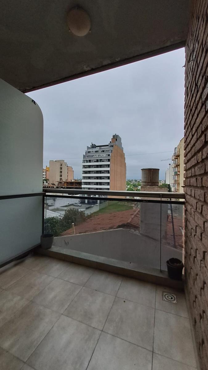 Departamento con balcón de una habitación en Nueva Córdoba