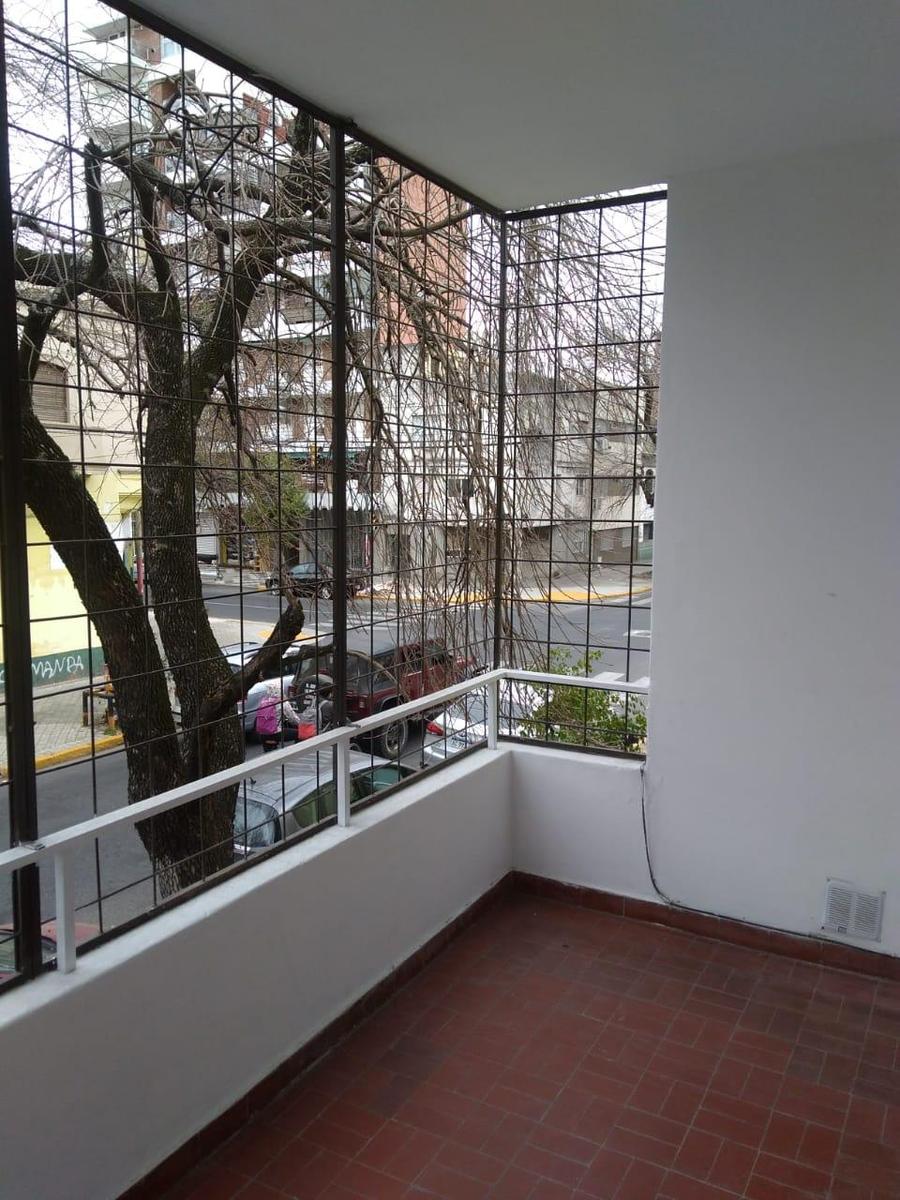 Departamento de dos dormitorios con patio y en planta baja