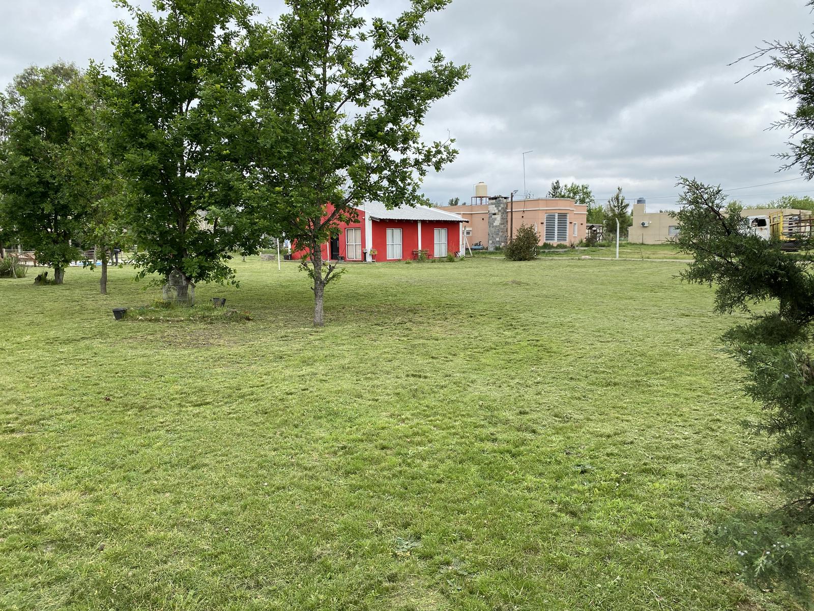 CASA QUINTA EN VENTA CON AMPLIO PARQUE Y PISCINA