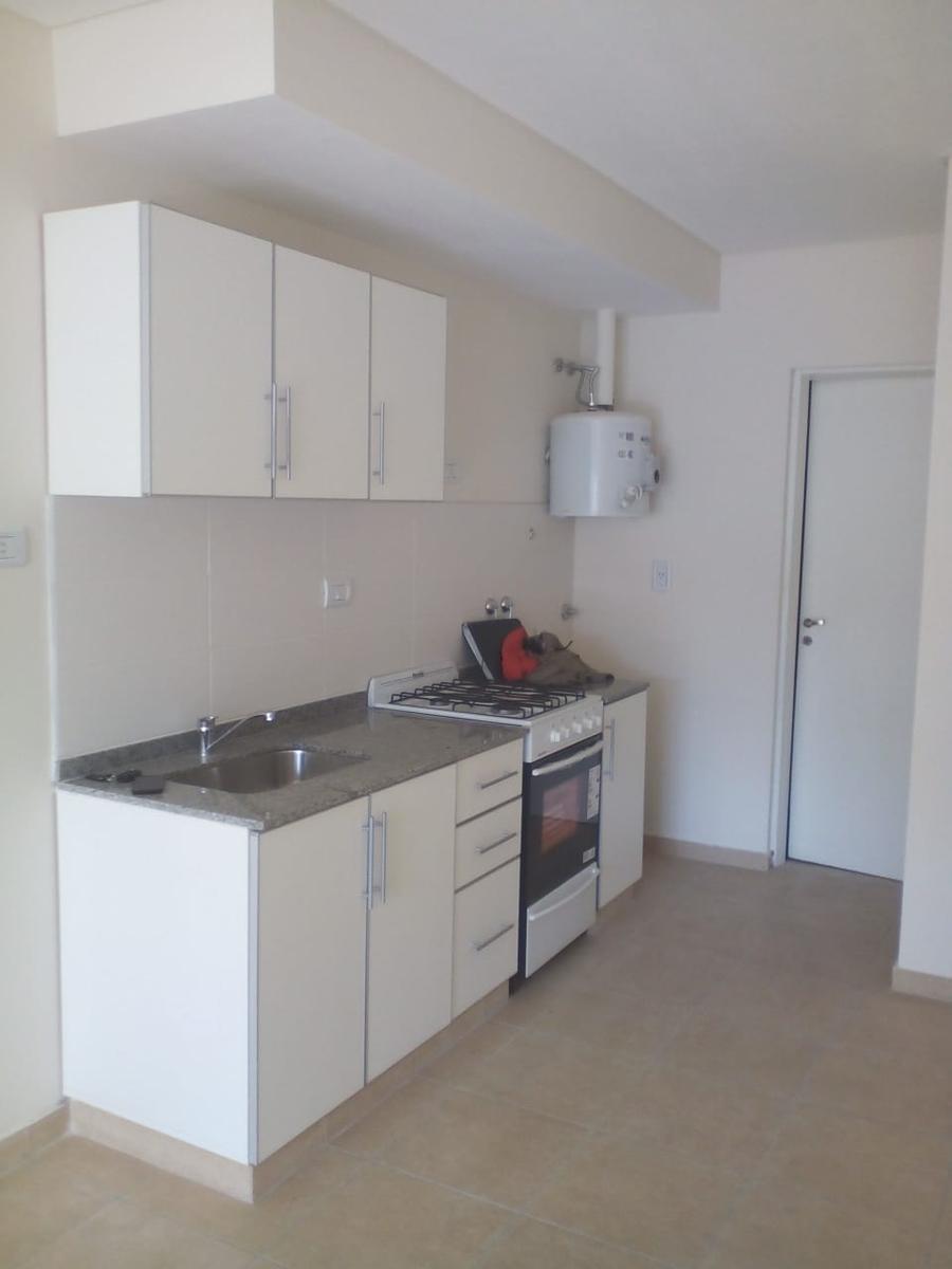 VENTA- MONOAMBIENTE CON BALCON -BARRIO  LUIS AGOTE