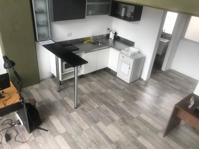 SUPER OFERTA  EXPLÉNDIDO DUPLEX sobre avenida -- Muy luminoso --moderno