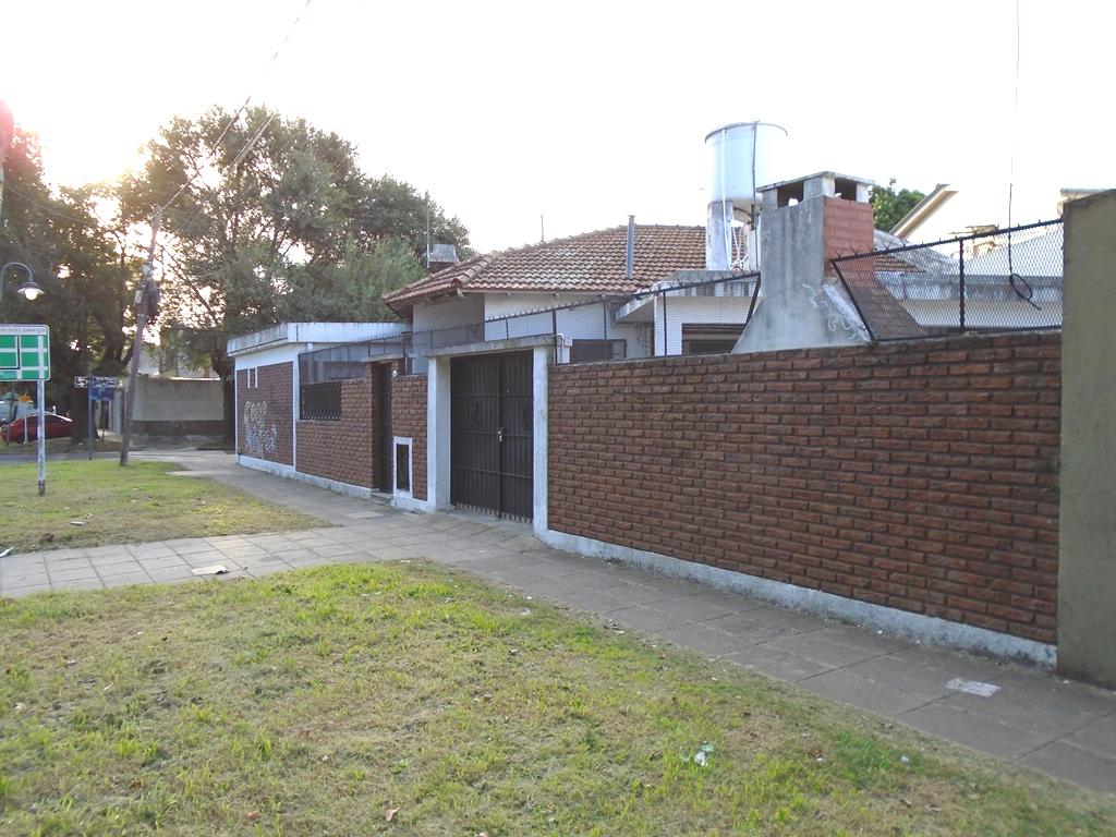 VENTA CASA 4 AMBIENTES EN MUNRO