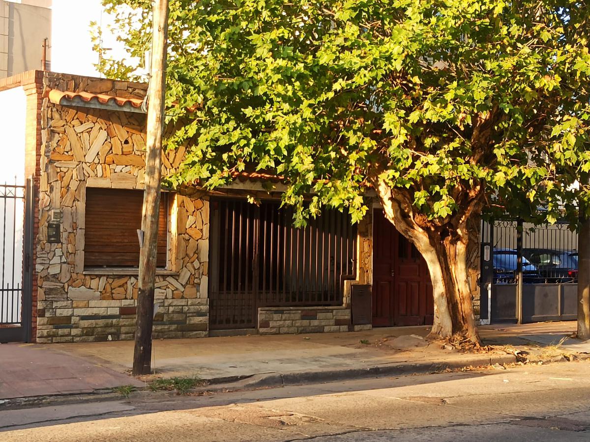 Casa en lote Propio A RECICLAR en Villa Sarmiento