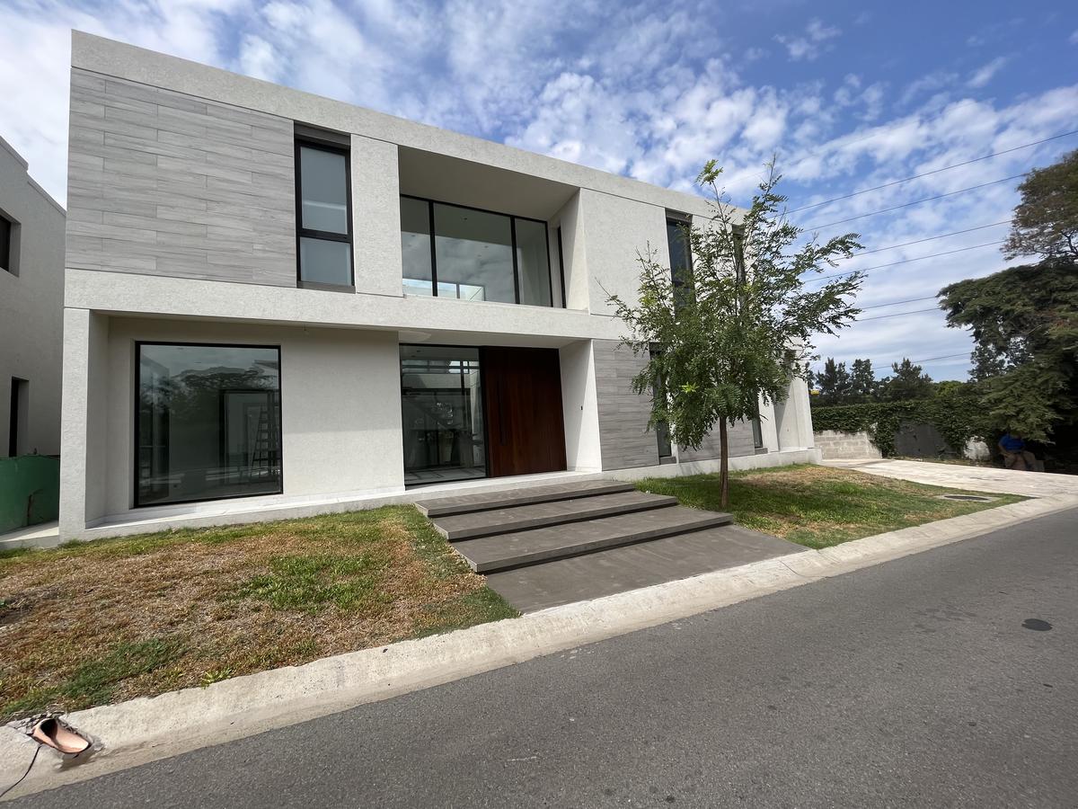 Excelente Casa en barrio cerrado de 3 dormitorios, en La Horqueta. Lomas de San Isidro