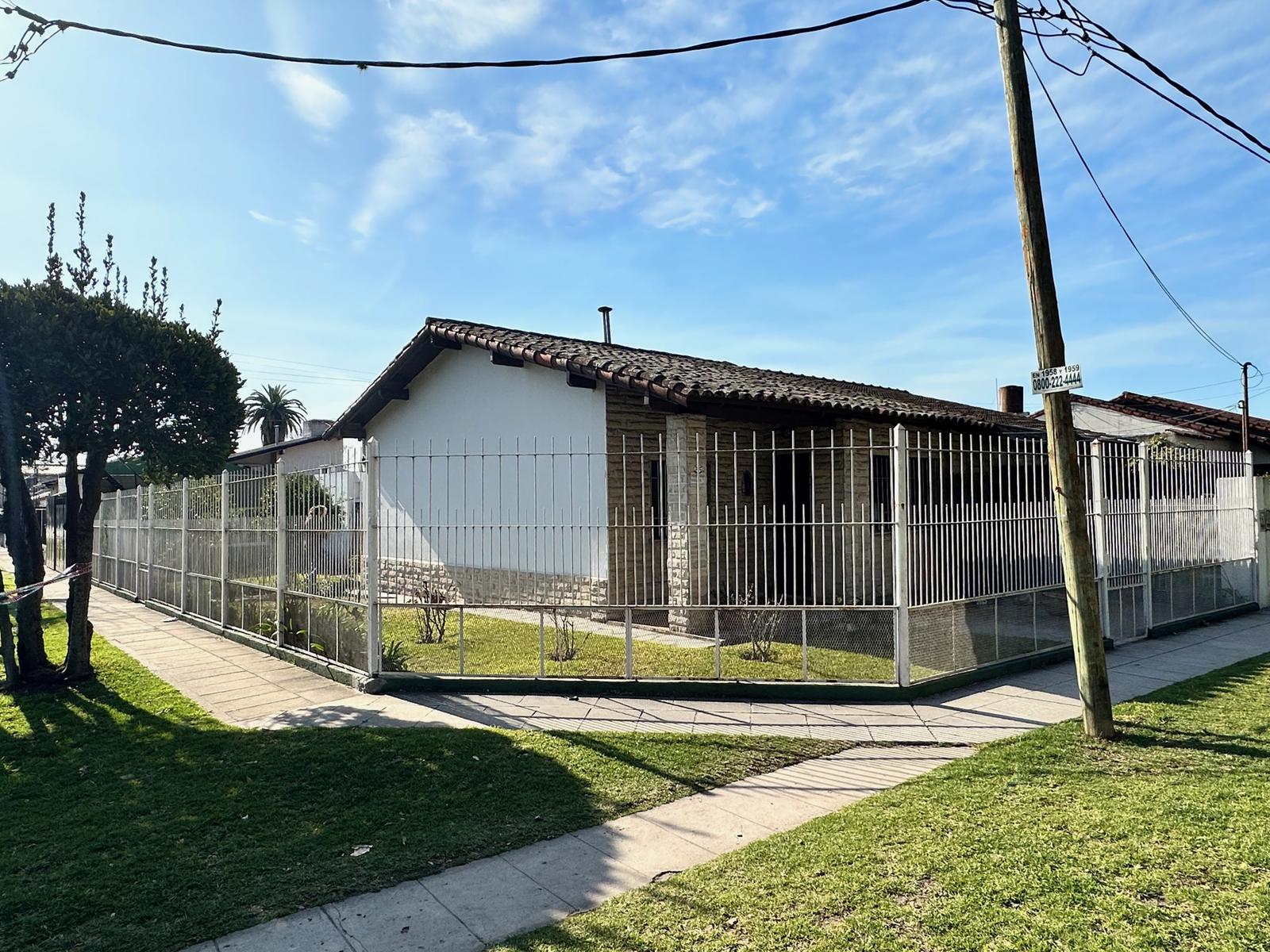 CASA EN ESQUINA SOBRE RUTA LEMOS