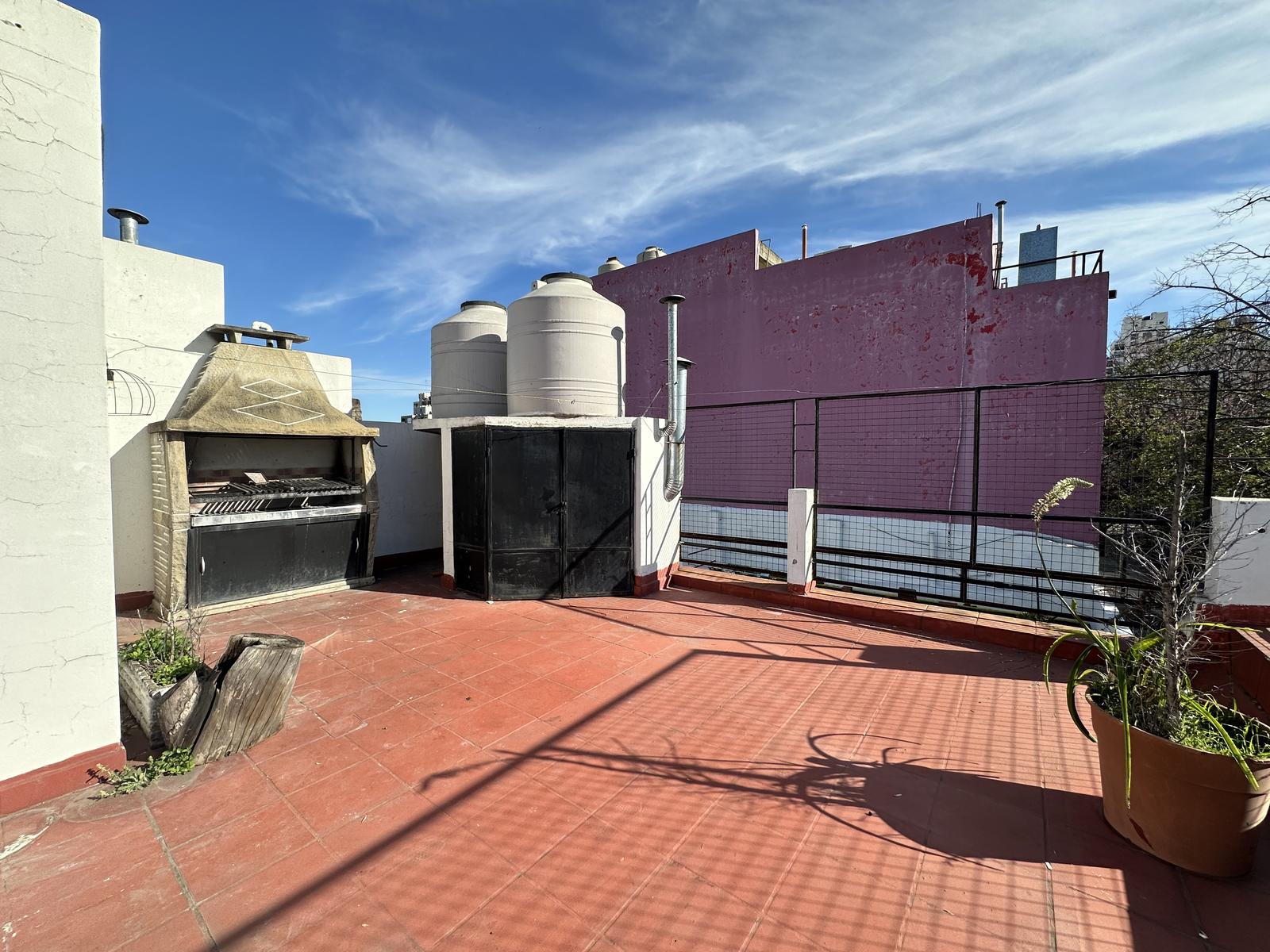 PH de 3 ambientes con balcón y gran terraza con parrilla en venta en Villa Urquiza