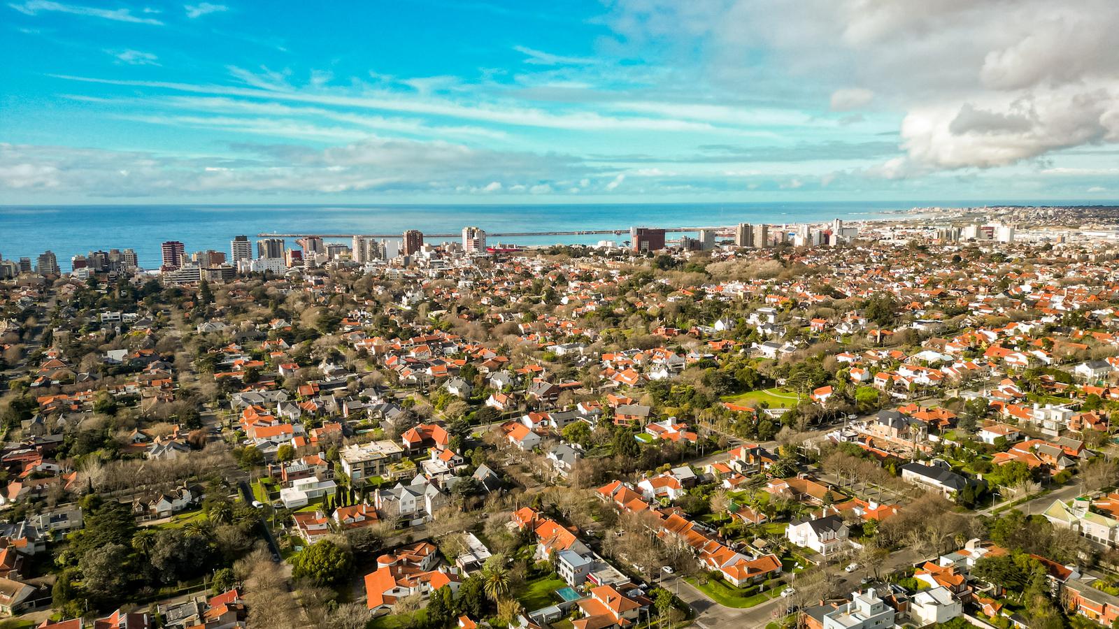 VENTA  TERRENO  BARRIO LOS TRONCOS