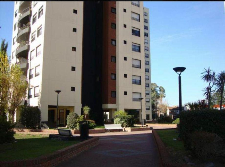 Departamento 4 ambientes en venta en Quilmes