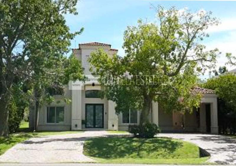 D. Esteche Realty & Home,  Ayres de Pilar, Casa de excelente calidad