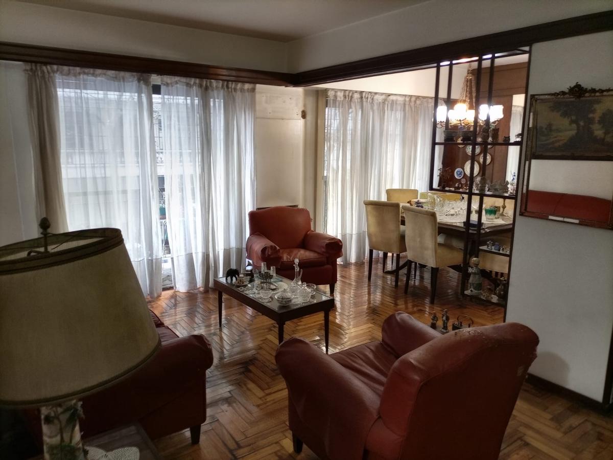 Departamento de 5 ambientes con dos balcones y dos bauleras! - Caballito