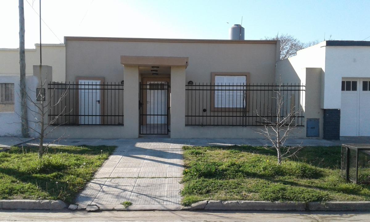 Casa en venta - 6 Dormitorios 3 Baños - 265 mts2 - Bragado