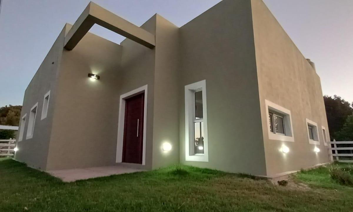 Casa en venta de 72 m2 en Ranchos, General Paz, Bs As.