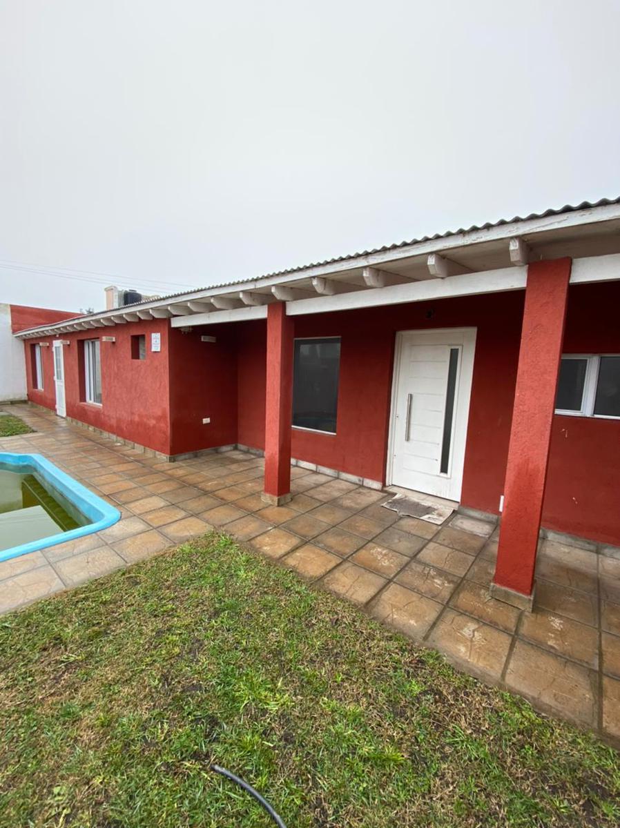 CASA EN VENTA DE DOS DORMITORIOS CON PILETA