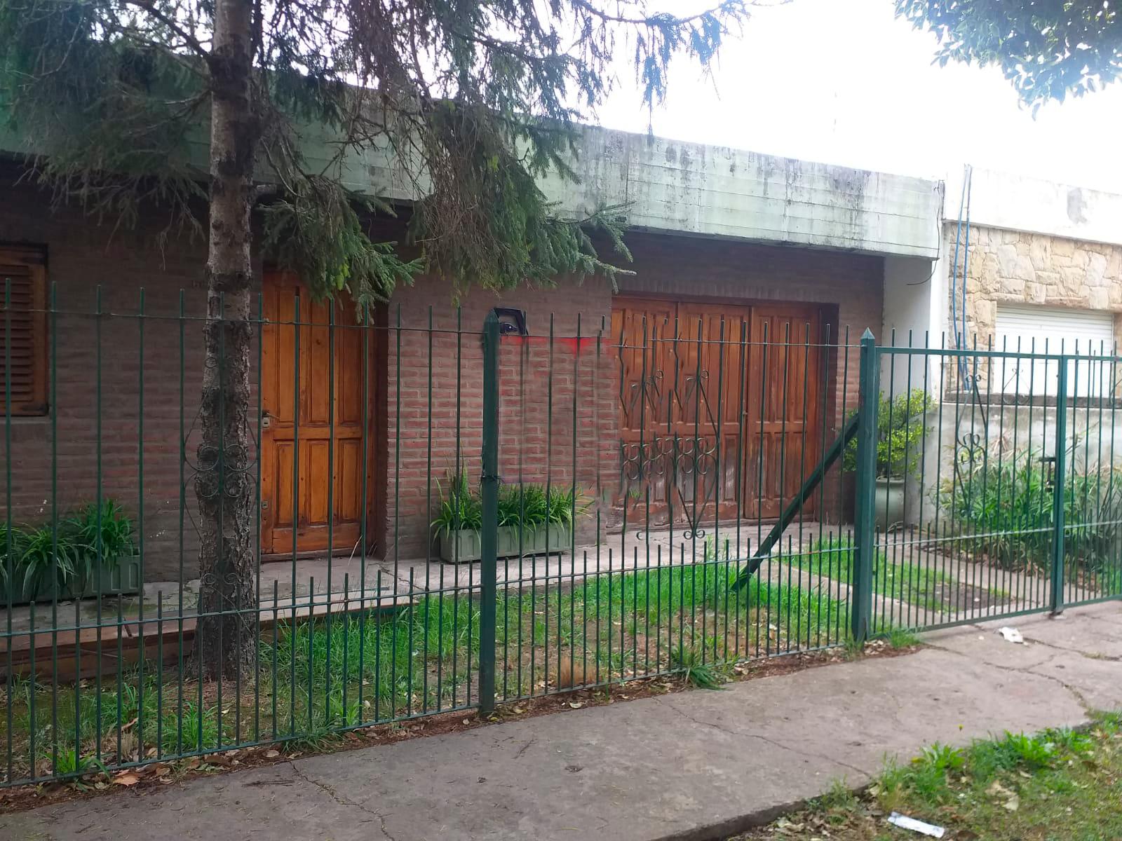 Casa en venta - 3 Dormitorios 2 Baños - 330Mts2 - Mar del Plata