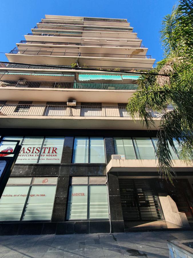 MONOAMBIENTE CON BALCON FRANCES EN VENTA SOBRE AVENIDA MAIPU. VICENTE LOPEZ