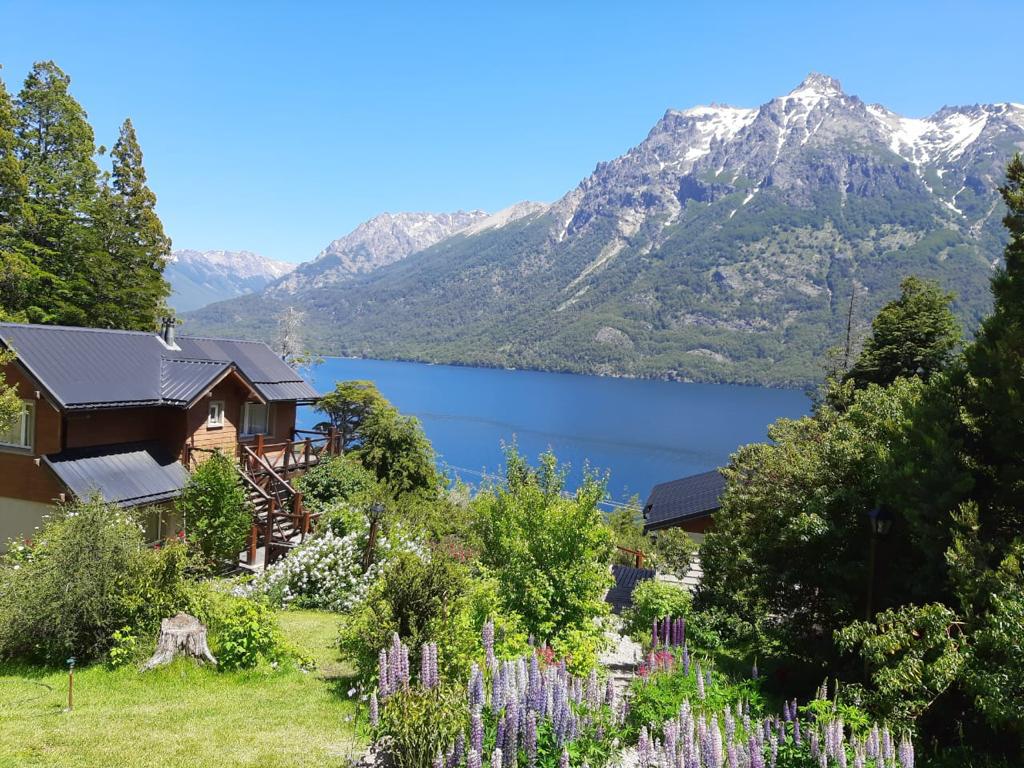 Complejo de cabañas con vista al Lago Gutierrez Bariloche Excelente inversión