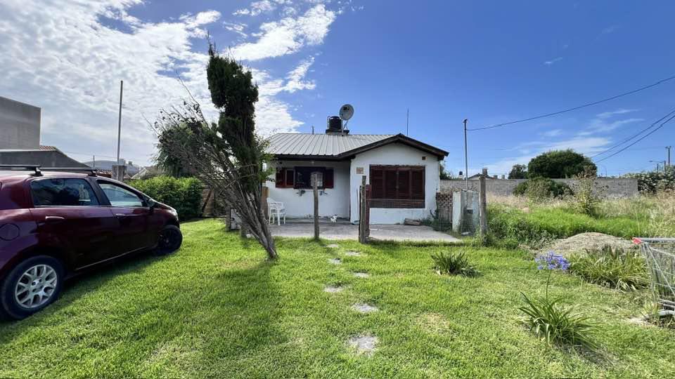 Casa sobre lote propio mas depto. 2 ambientes