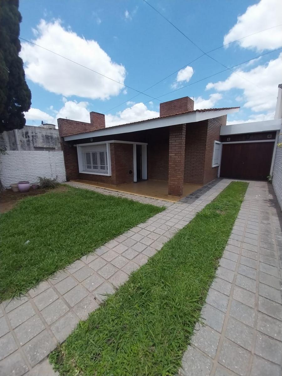 CASA 3 DORMITORIOS A LA VENTA ARGUELLO