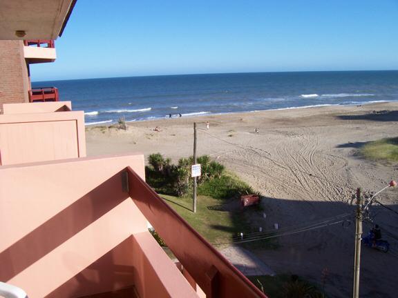 Departamento en venta - 2 dormitorios 1 baño - cochera - 68 mts2 - Villa Gesell