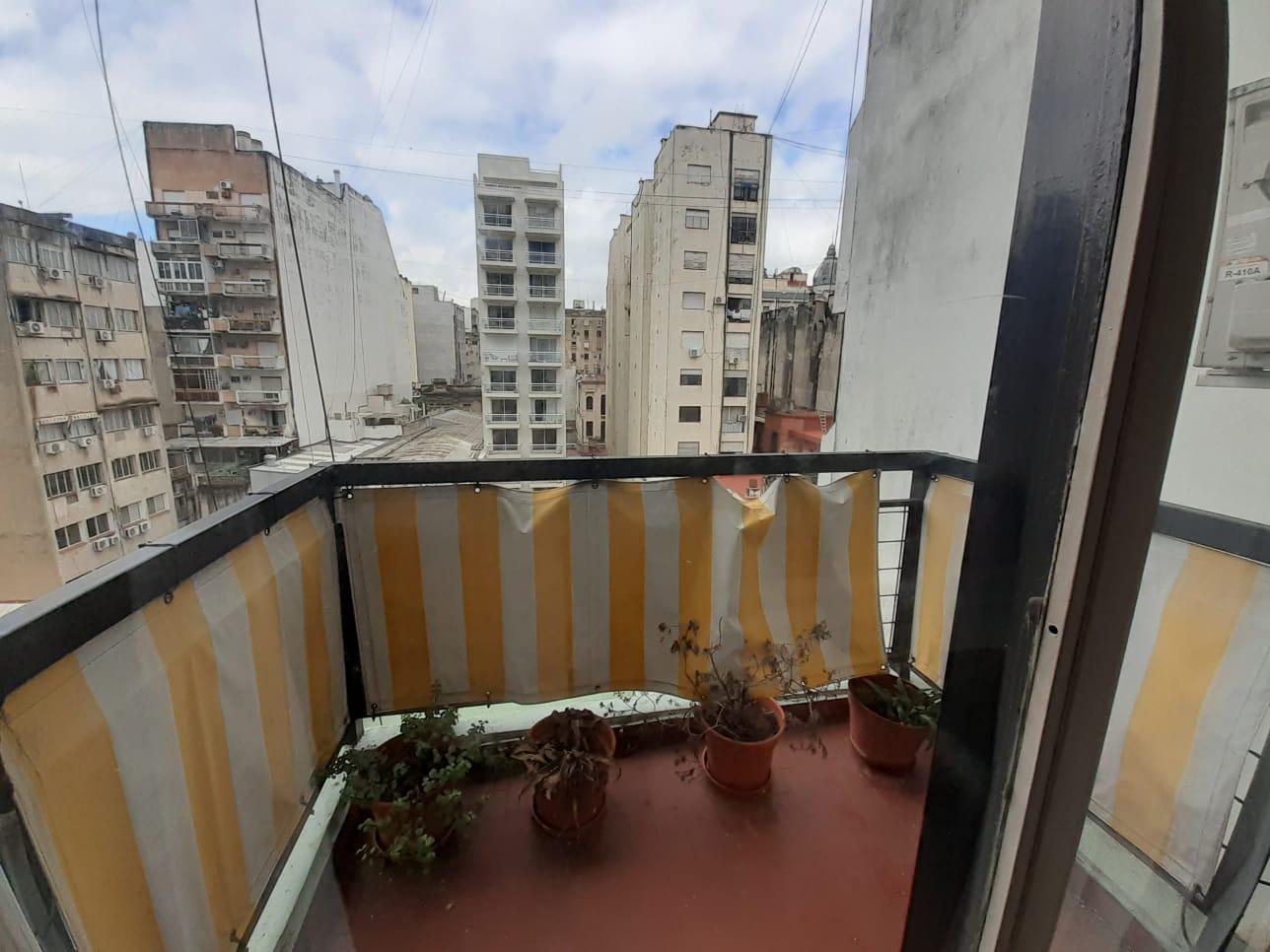 Monoambiente con balcón en venta - Av. Corrientes y Callao - San Nicolás - CABA