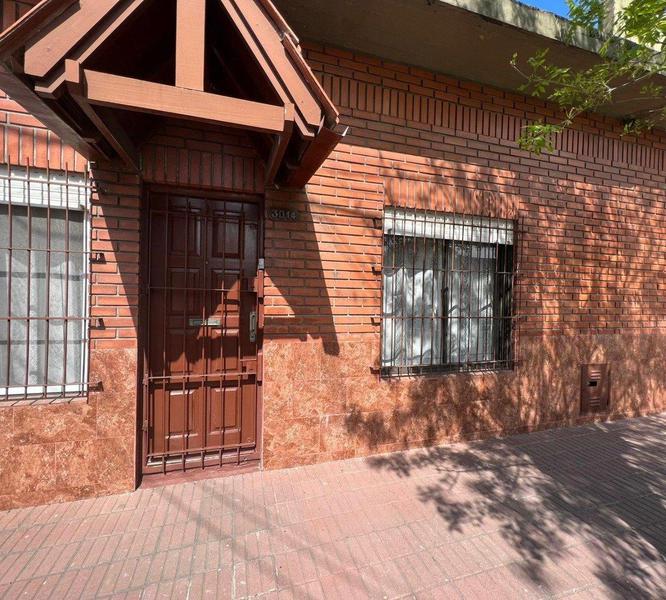 Chalet ph al frente de 3 ambientes en Misiones y Alvarado