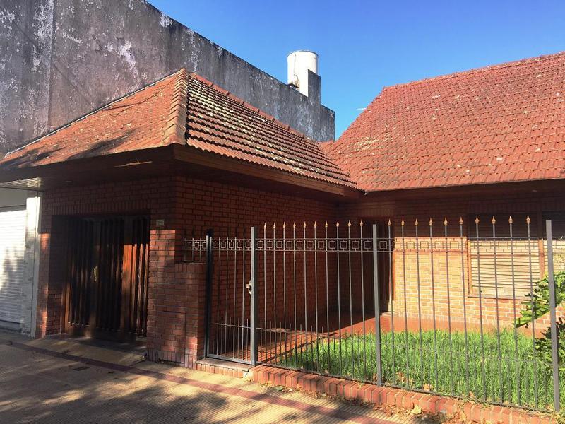 Casa en venta de 2 dormitorios con cochera en La Plata