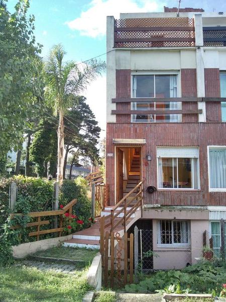 TRIPLEX DE 3 DORMITORIOS Y 2 BAÑOS PINAMSR CENTRO