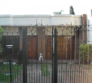 Casa VENTA - 3 dormitorios 2 baños - 459mts2 totales - Adrogue