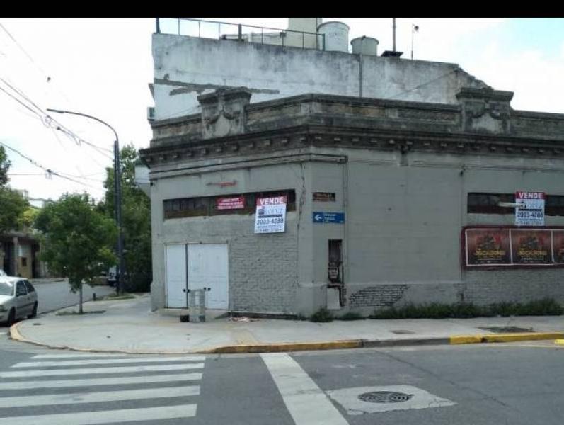 Local con depósito y vivienda a reciclar - a metros del Distrito Tecnológico - Oportunidad!!!