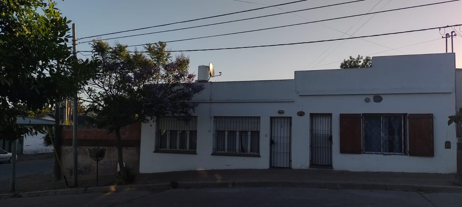 Casa en venta - 3 Dormitorios 2 Baños - Cochera - 196mts2 - Necochea