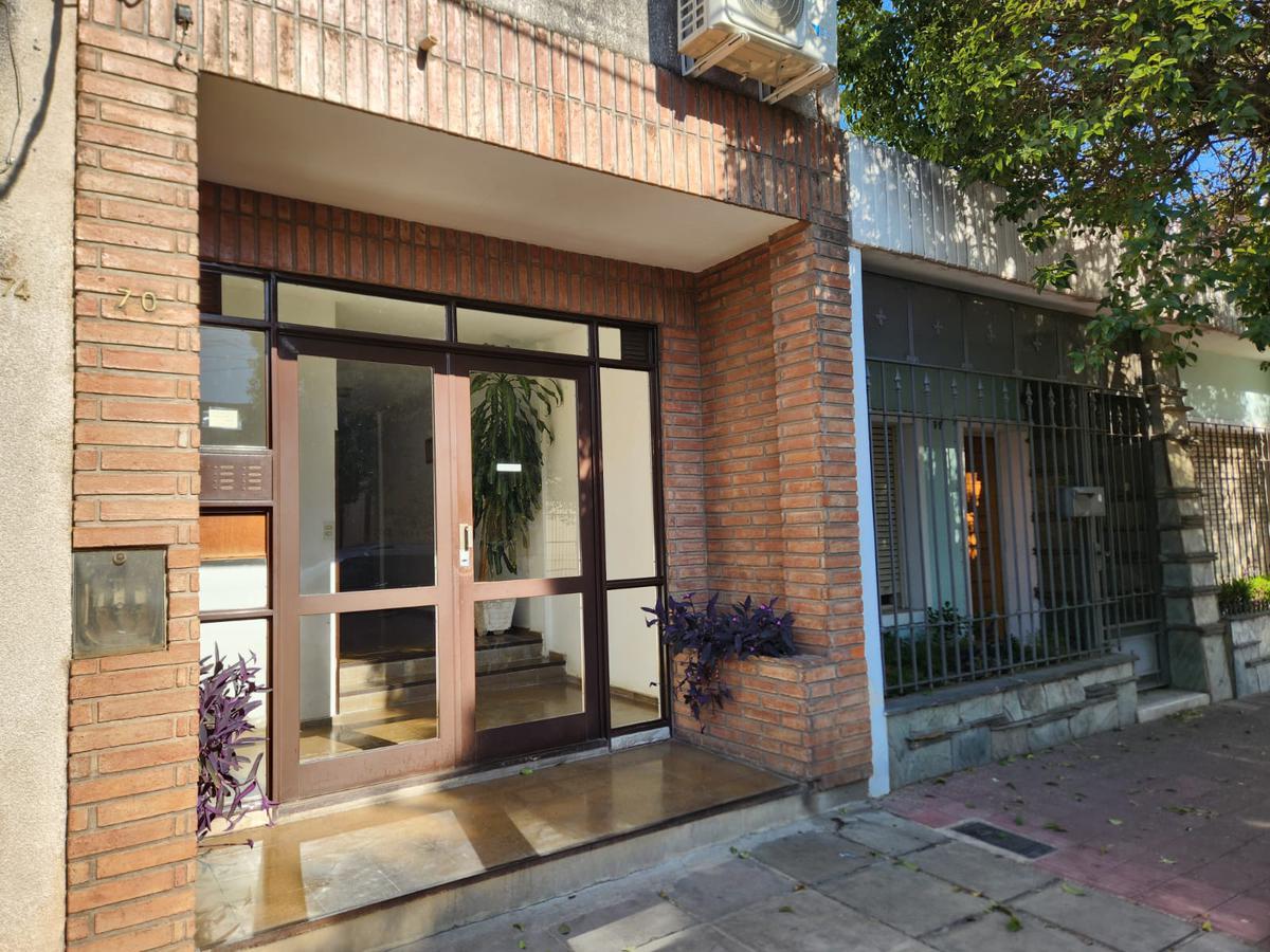 Dpto como NUEVO. 2 Dormitorio/ 2 PATIOS- Bº ALTO ALBERDI