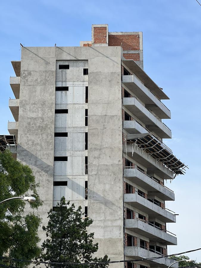 Departamento - Un dormitorio balcon frente Avellaneda y Santa Fe - Financiación