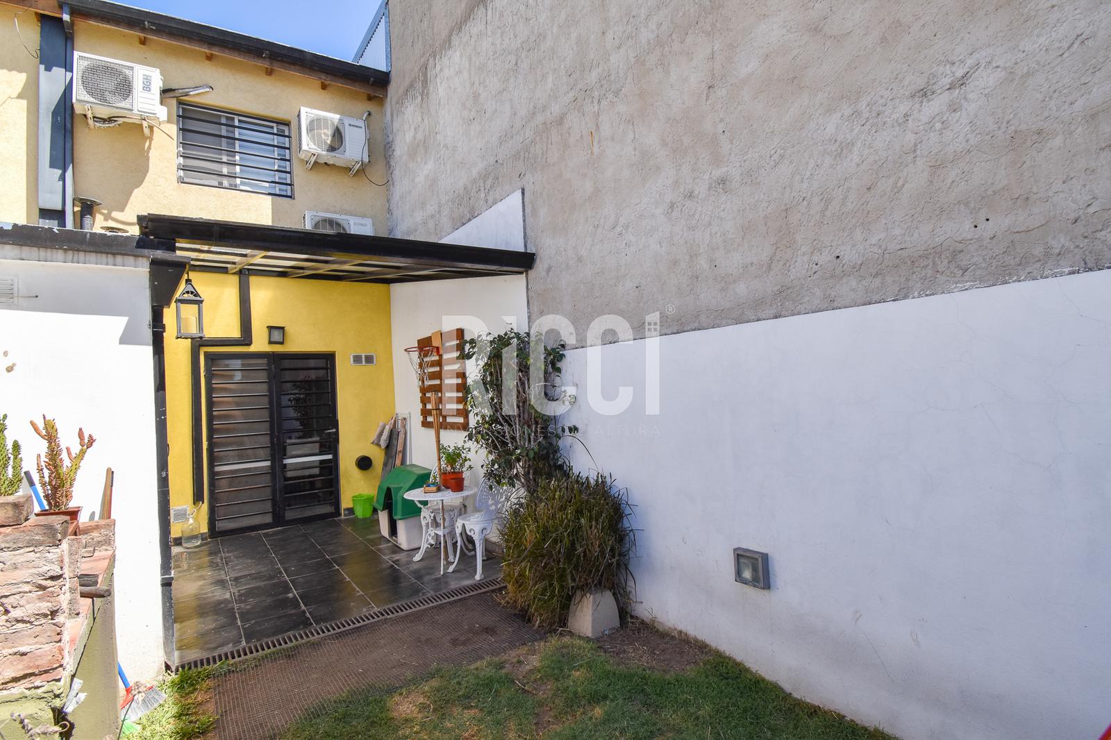 Casa Duplex en venta 3 ambientes con cochera   Berazategui