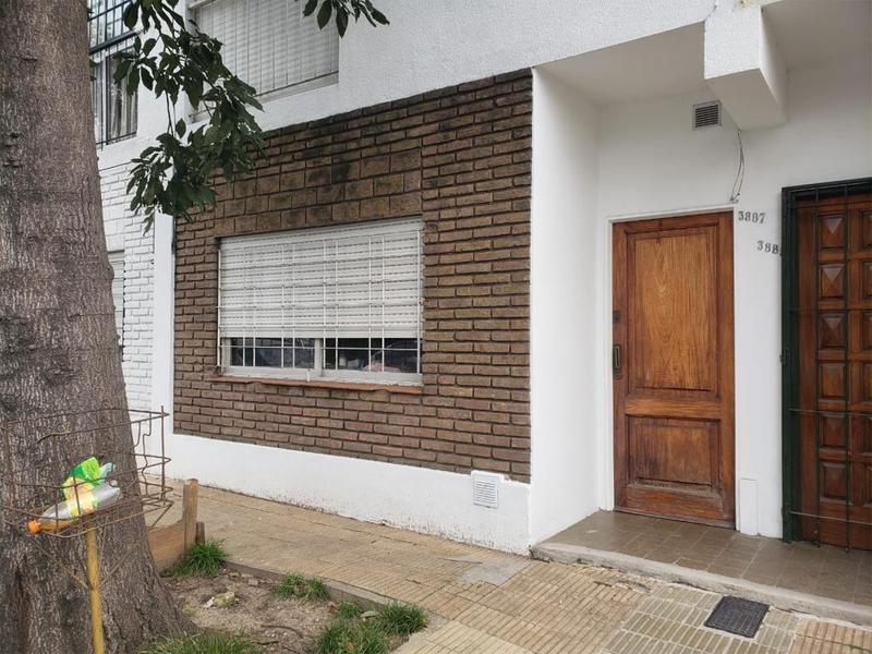 DUPLEX DE 4 AMBIENTES EN VENTA CON PATIO Y TERRAZA EN OLIVOS