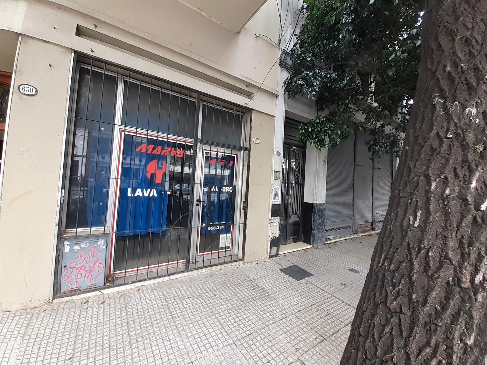 Local en venta - Caballito - a metros del Parque Centenario - con patio - bajas expensas