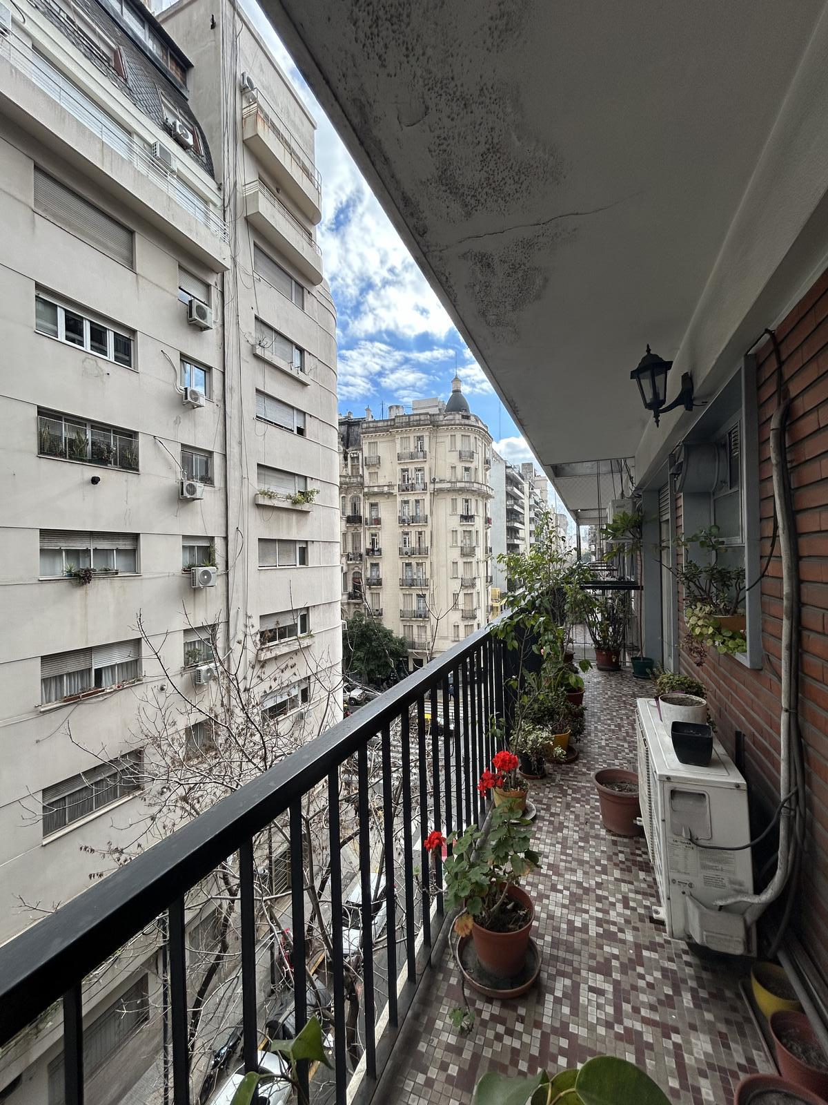 Alquiler temporal amoblado 2 ambientes con balcón en Monserrat
